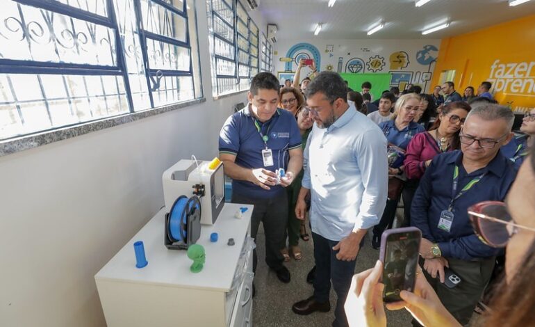 Governo do AM amplia ensino bilíngue e inaugura 32 laboratórios de robótica