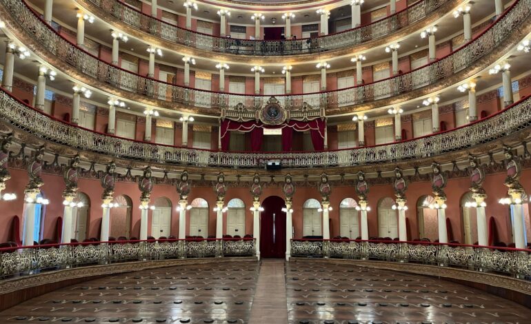 Teatro Amazonas passa por serviços de manutenção, conservação e restauro