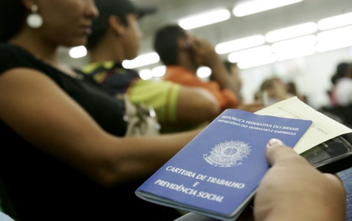 Taxa de desemprego entre mulheres foi 45,3% maior que entre homens